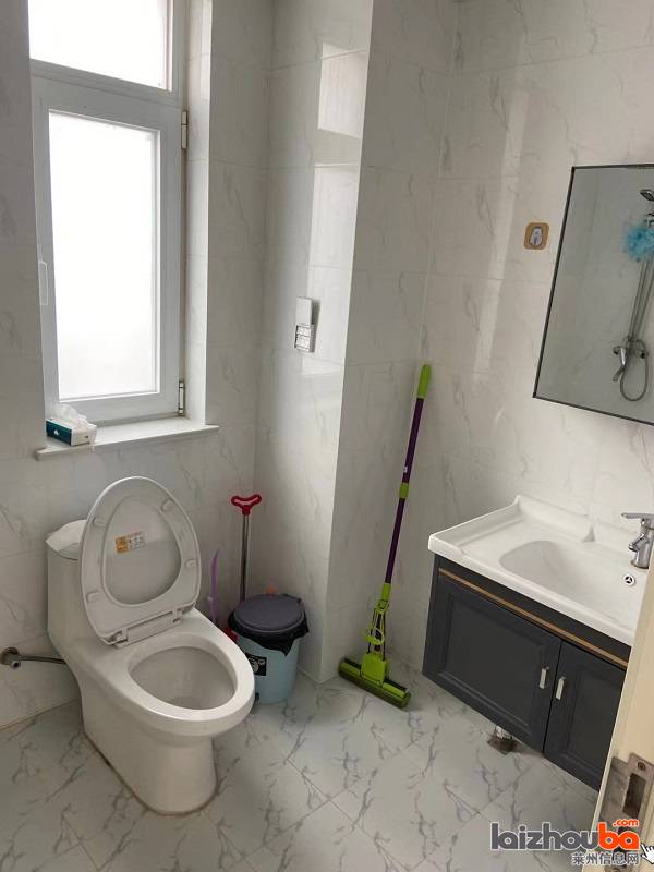 高层电梯房  精装三室两厅一卫  带地下停车位