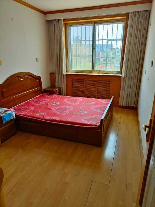 出售府东院小区,三室两厅,实验一小文峰学区,小区内设有充电桩,小区外新建鼓楼步行...