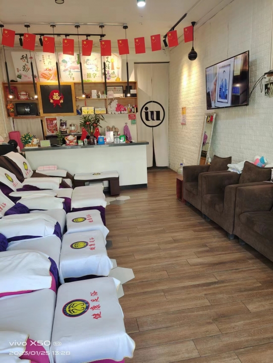 诚聘足疗技师 按摩技师 美容技师 包住宿