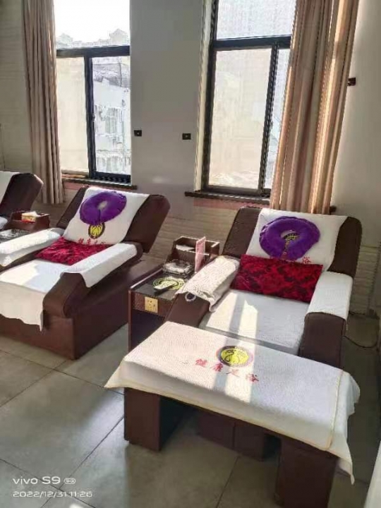 诚聘足疗技师 按摩技师 美容技师 包住宿