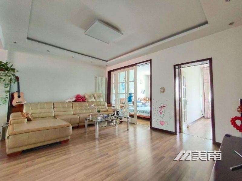 3一小实验中学学区,教育路小区,框架结构,卫生间带窗,阳台上下水