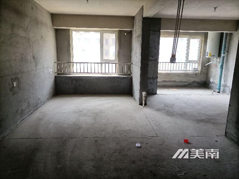3十里庄园电梯好楼层,毛坯三室,能走一手房手续能贷款,仅售47万