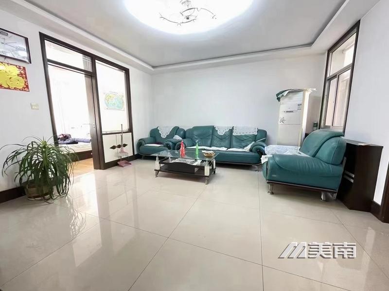 3东苑小区二楼,三室带车库,仅售55万