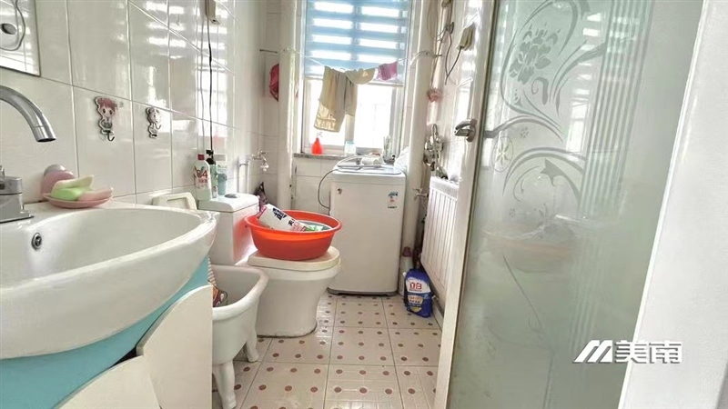 3双语学区3楼,精装两室,全明户型,拎包入住,保养很好