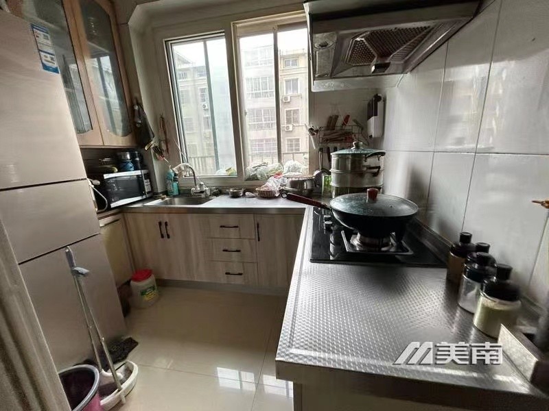 3双语学区,三室带车库,拎包入住,75万
