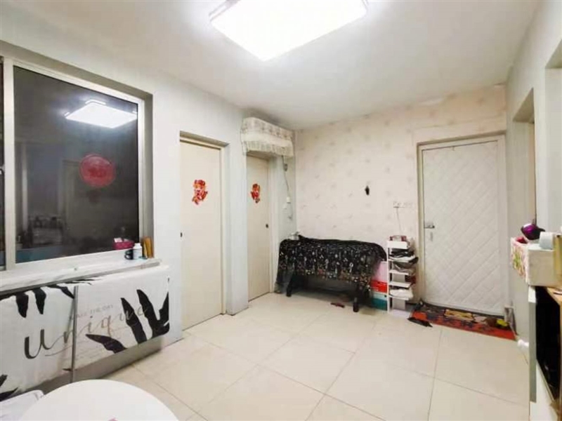 市区一楼,两室户型,给老人住真不错,