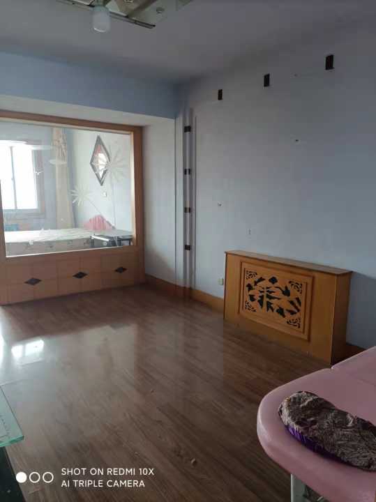 电业局西永安公寓,100平,3室2厅一卫带小房(小房通透朝阳),交通便利,实验小学学...
