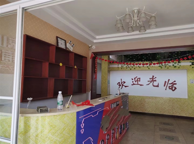 人民医院后门往北,有饭店出租,接手可营业