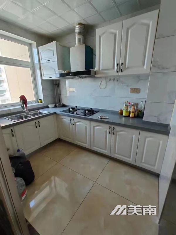 000099出租御龙居135多平米,3室2厅2卫,豪华品牌装修,家具家电齐全,子母车位,月租3500