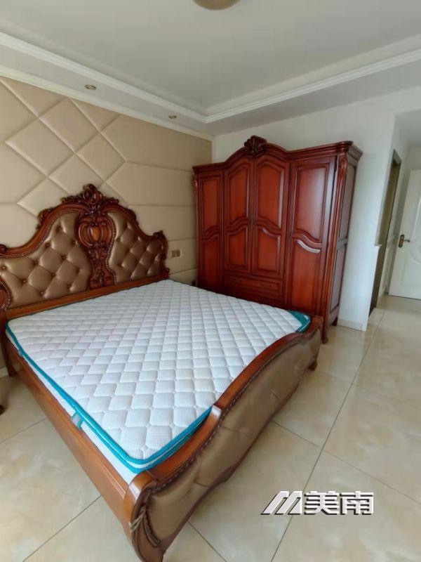 000099出租御龙居135多平米,3室2厅2卫,豪华品牌装修,家具家电齐全,子母车位,月租3500