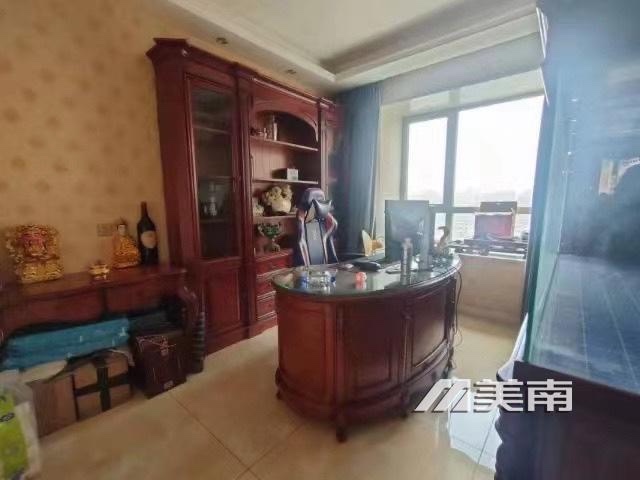 000099出租御龙居135多平米,3室2厅2卫,豪华品牌装修,家具家电齐全,子母车位,月租3500