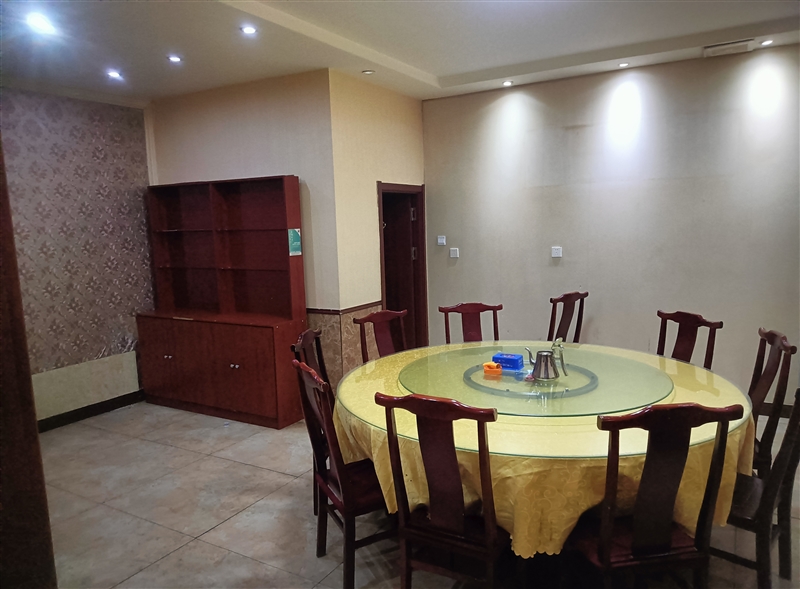 饭店出租,人民医院附近。没有转让费