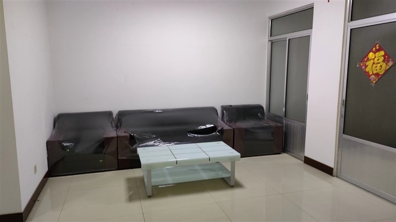 000448出租中铁电梯好楼层120平,精妆三室两厅,租金1700