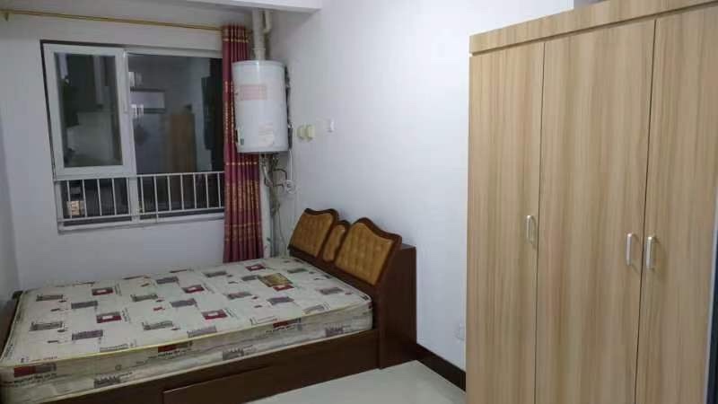 000448出租中铁电梯好楼层120平,精妆三室两厅,租金1700