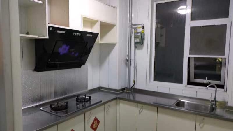 000448出租中铁电梯好楼层120平,精妆三室两厅,租金1700