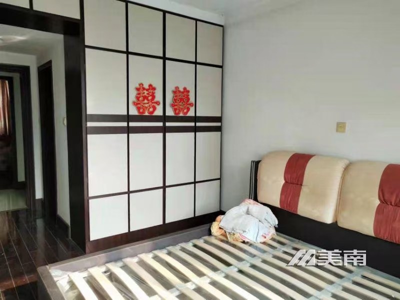 3一小云峰中学学区,教育路八区2楼,户型方正,客厅南向,卫生间带窗