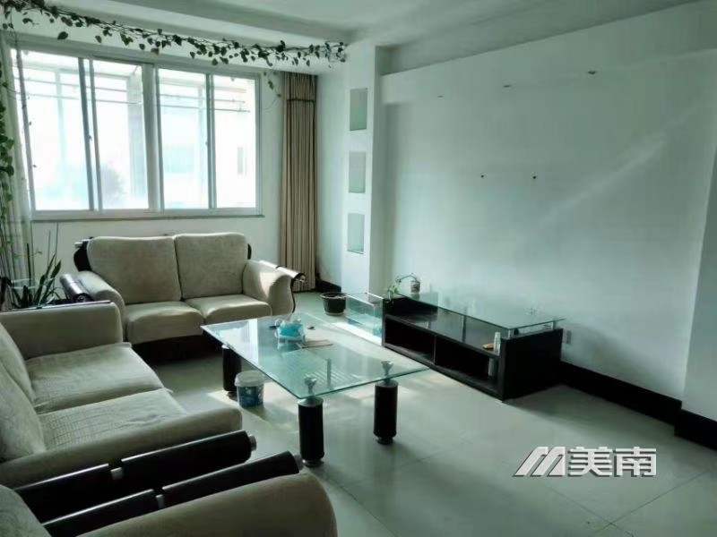 3一小云峰中学学区,教育路八区2楼,户型方正,客厅南向,卫生间带窗