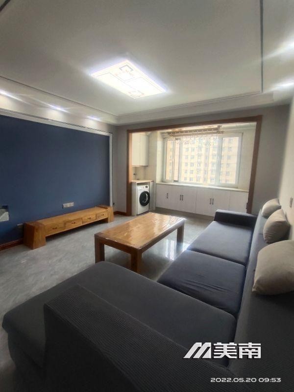 恒隆凯旋城北,电梯100平,精装三室,月租2600