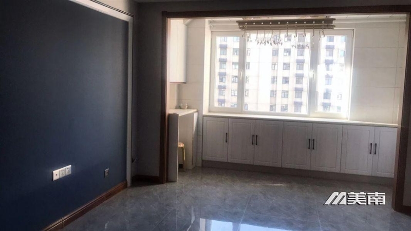 恒隆凯旋城北,电梯100平,精装三室,月租2600