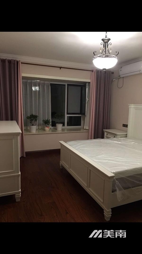 出租御龙居180平4室2卫,家具家电齐全,拎包入住,月租3800