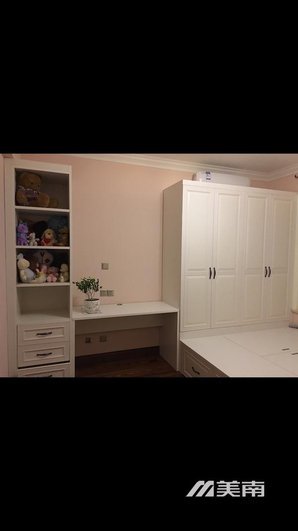 出租御龙居180平4室2卫,家具家电齐全,拎包入住,月租3800