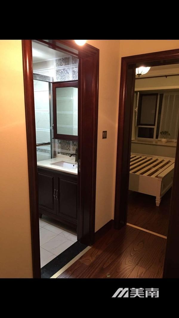 出租御龙居180平4室2卫,家具家电齐全,拎包入住,月租3800