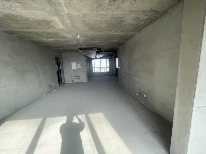 出售华旗绿城2号楼2单元2001毛坯房一套,无车位小房,满二唯一,诚心出售,详情电联...