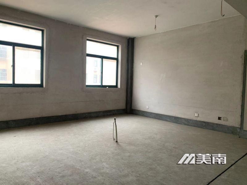 3文峰中学学区,艺苑小区3楼,毛坯三室,52万8包大税