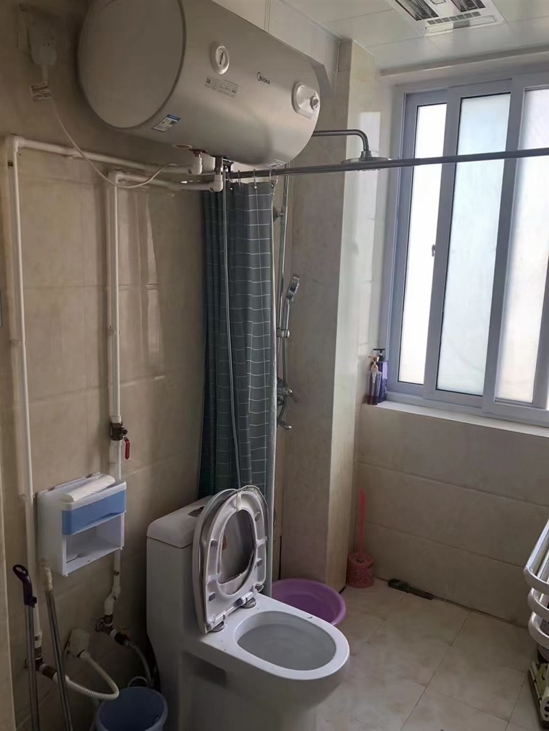 城东南五里人民医院附近三室两厅中装步梯中层拎包入住