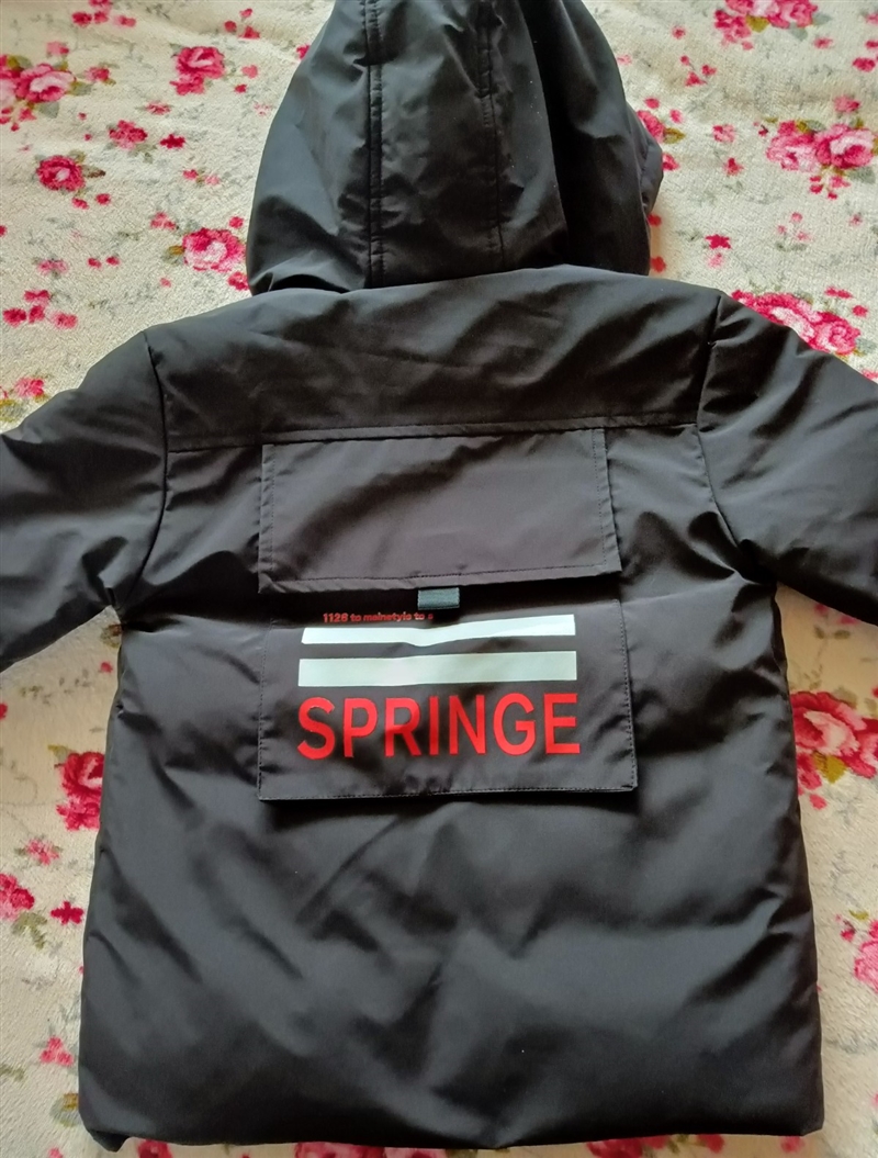 出售九五新  酷帅男童100码羽绒服