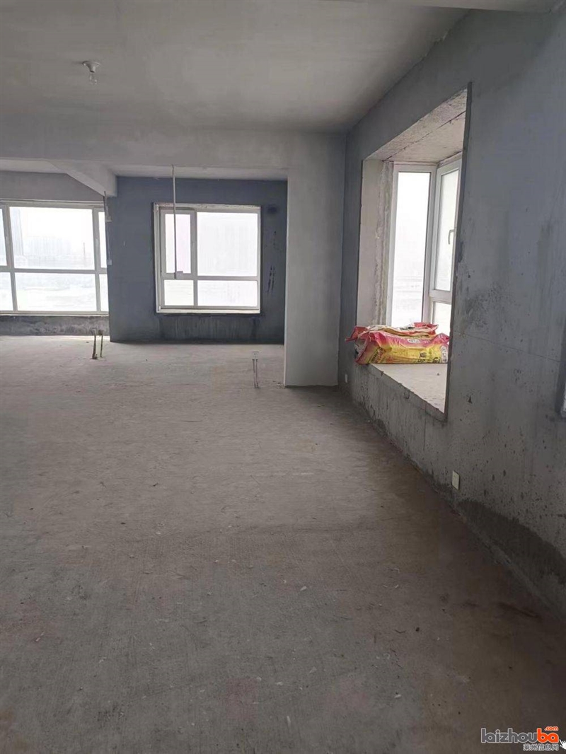 11层电梯顶加阁,上下一样大,
