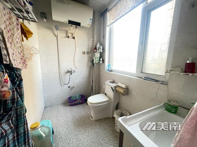 3文峰学区电梯房,精装少住三室,带小房带车位,框架地暖