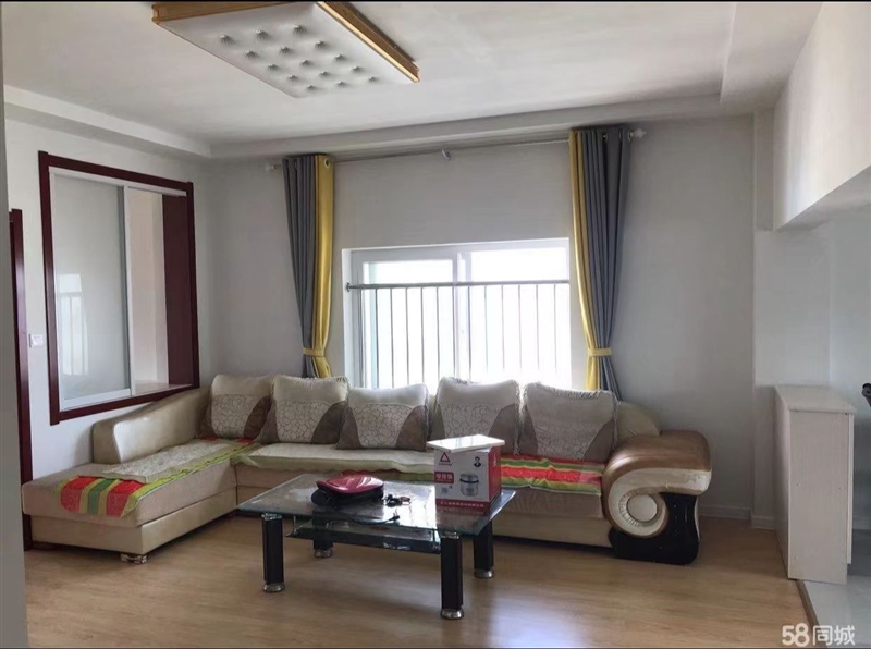 开发区商贸城附近,三室两厅精装步梯高层,南北通透拎包入住