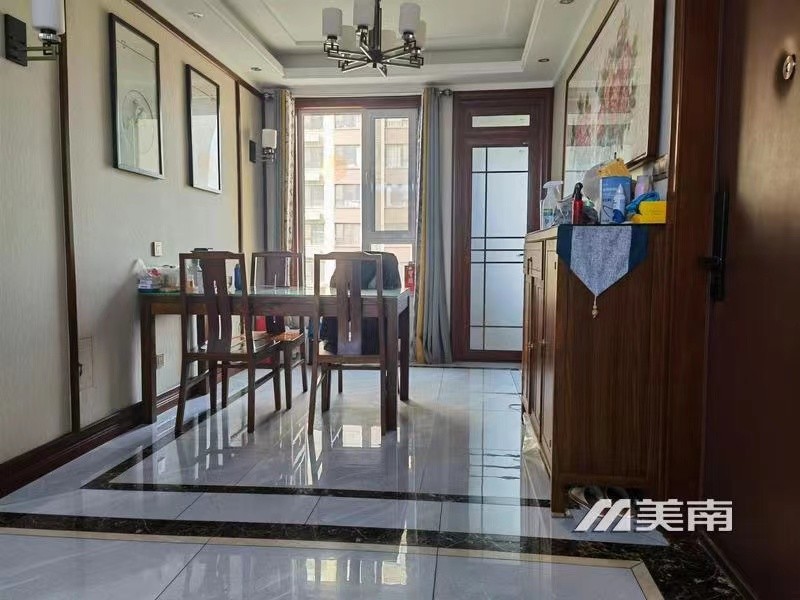 3中铁国际楼王位置,恻隐式厨房,豪华装修,带所有家具家电