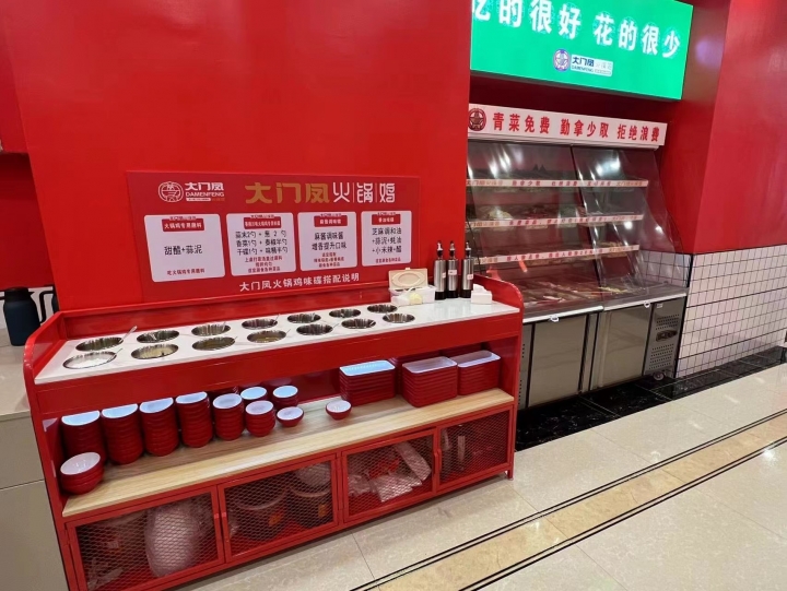 诚聘 领班 男女服务员 帮厨 洗菜工 洗碗工 包食宿