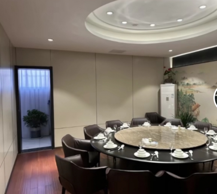 东耀海鲜诚聘前台 服务员 服务嫂 半日制服务员