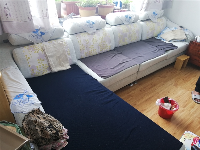 开发区附近,两室两厅精装电梯房,南北通透,拎包入住,楼下好停车