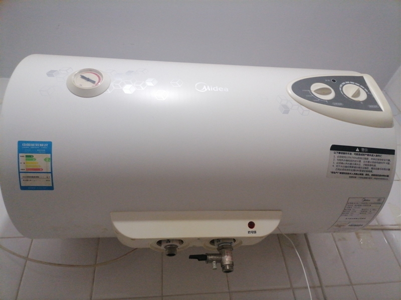 美的电热水器9成新180元,13853537816
