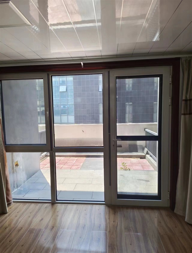 瑞莱首府复试公寓带院子,家具家电齐全,拎包入住,楼下好停车