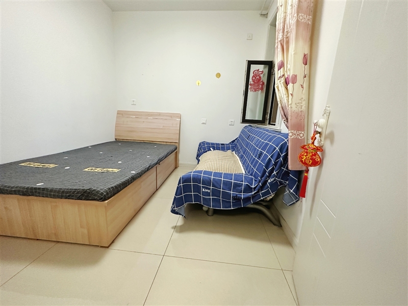 恒隆电梯房,两室户型家具家电齐
