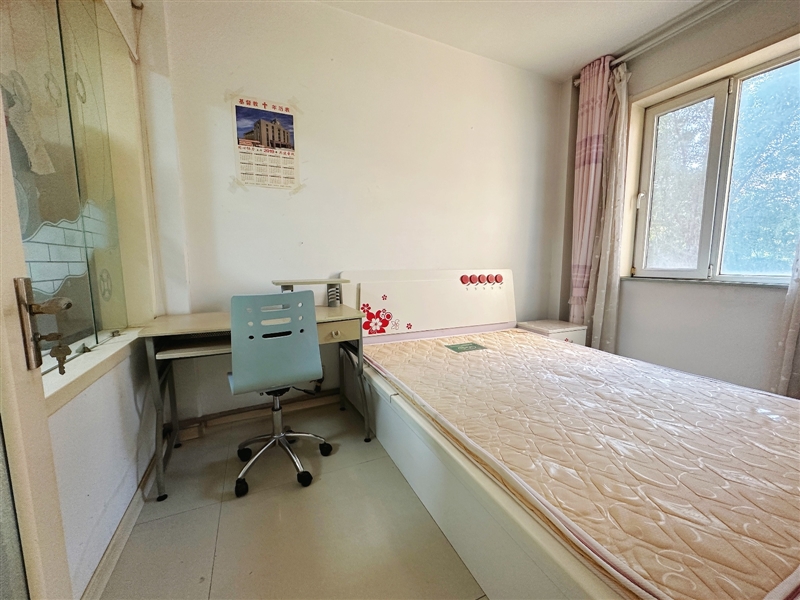双语附近一楼,框架地暖,三室两厅