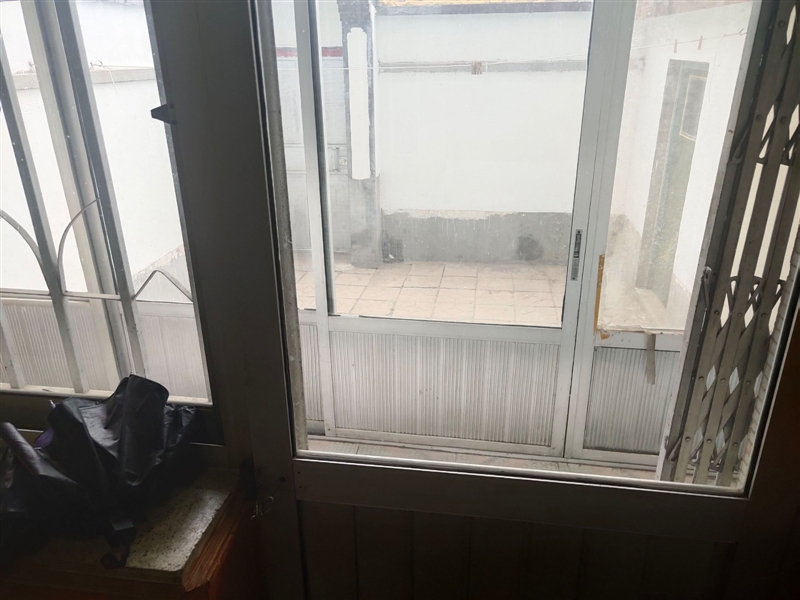 开发区三室两厅中装一楼带院,家具家电齐全,拎包入住,好停车