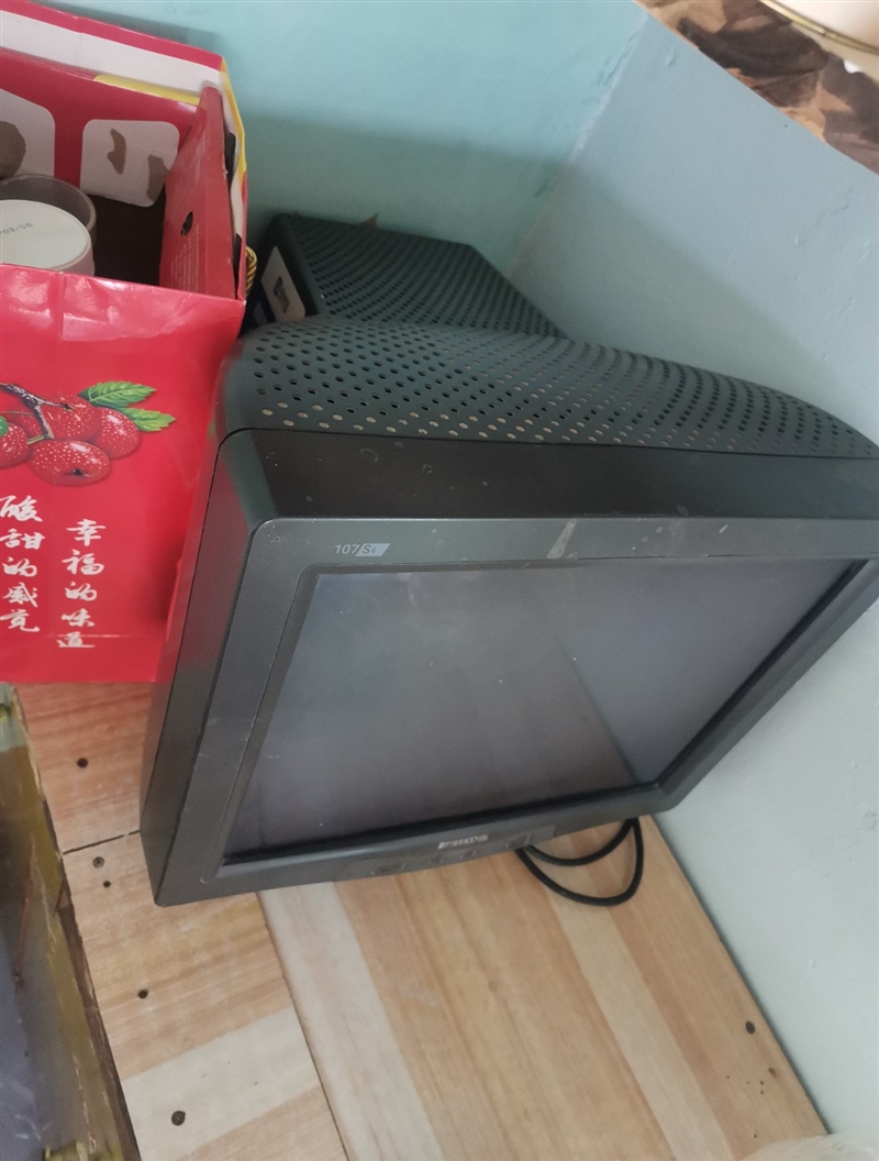 出售:飞利浦  和   海信牌 电脑显示器各一台