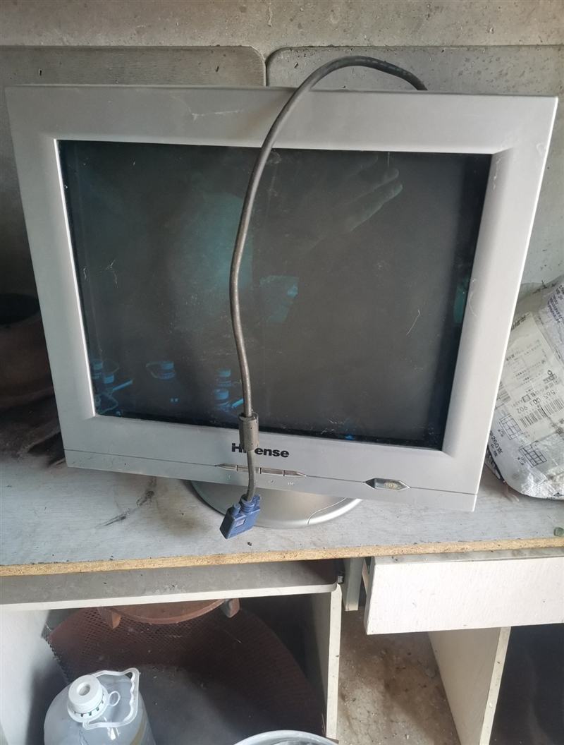 出售:飞利浦  和   海信牌 电脑显示器各一台