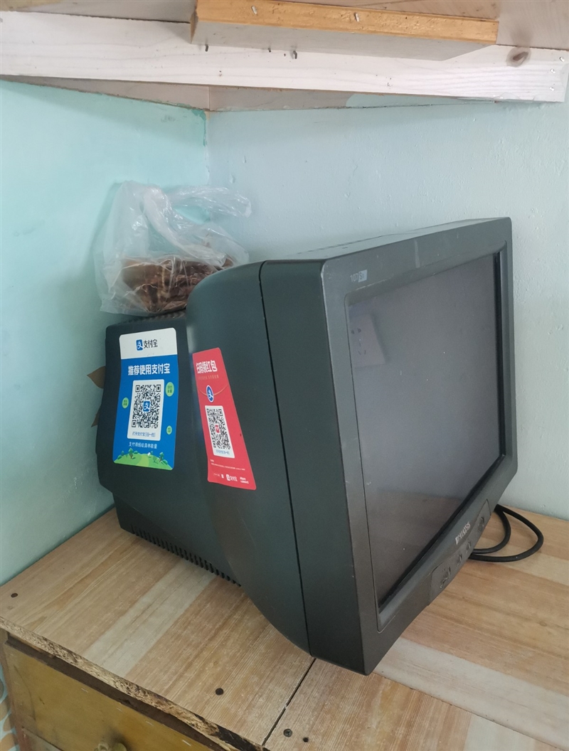 出售:飞利浦  和   海信牌 电脑显示器各一台