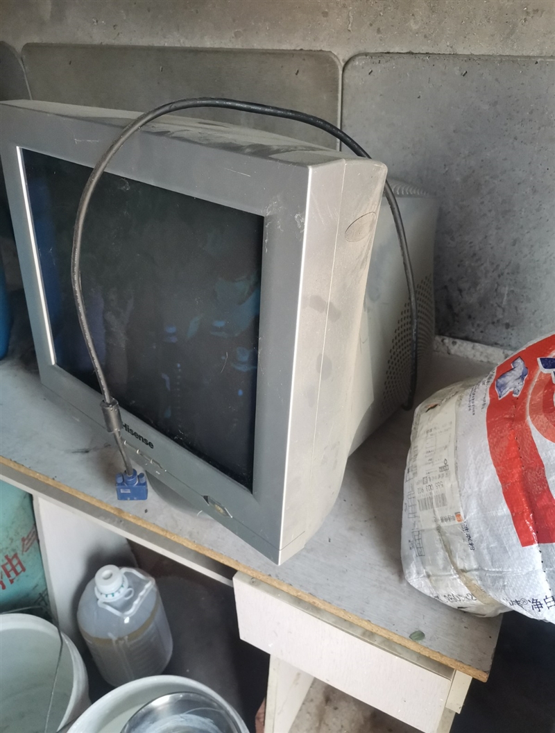 出售:飞利浦  和   海信牌 电脑显示器各一台