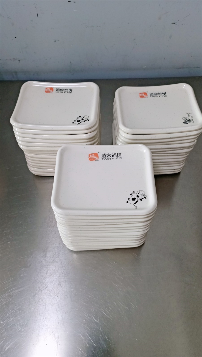 出售9成新快餐店用品