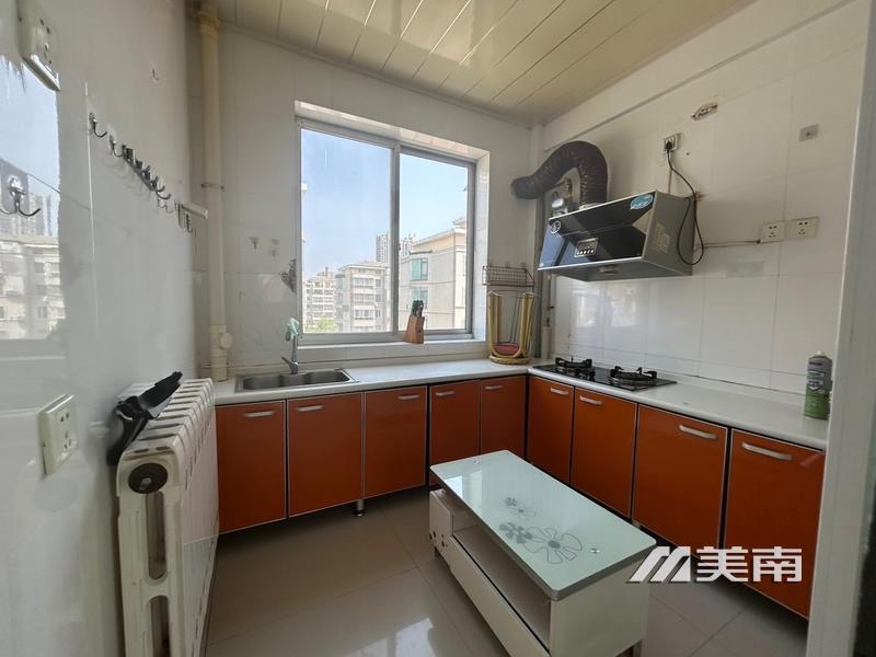 金运小区,4楼加5楼,五室两厅,家具家电齐全,拎包入住