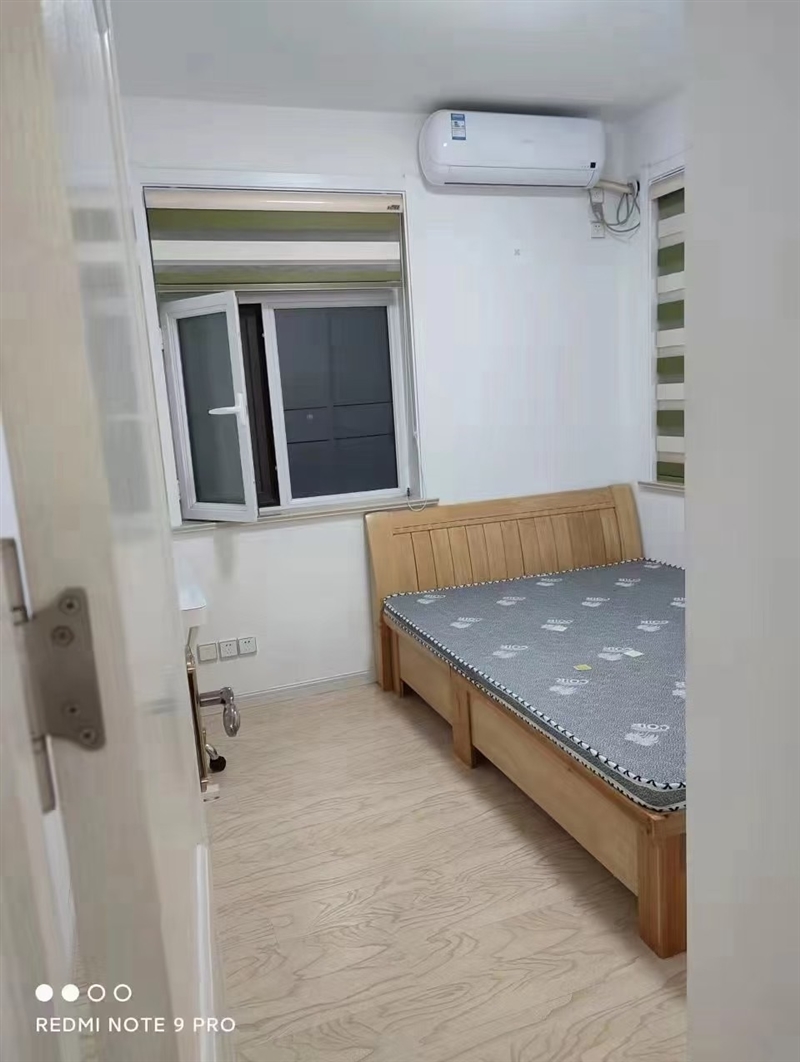 凯旋城附近 电梯中层 精装三室 家电齐全月租2500元