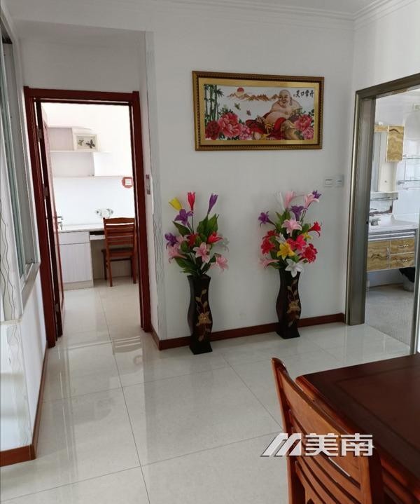 鸿景山庄3楼精装三室家电齐全月租1250元
